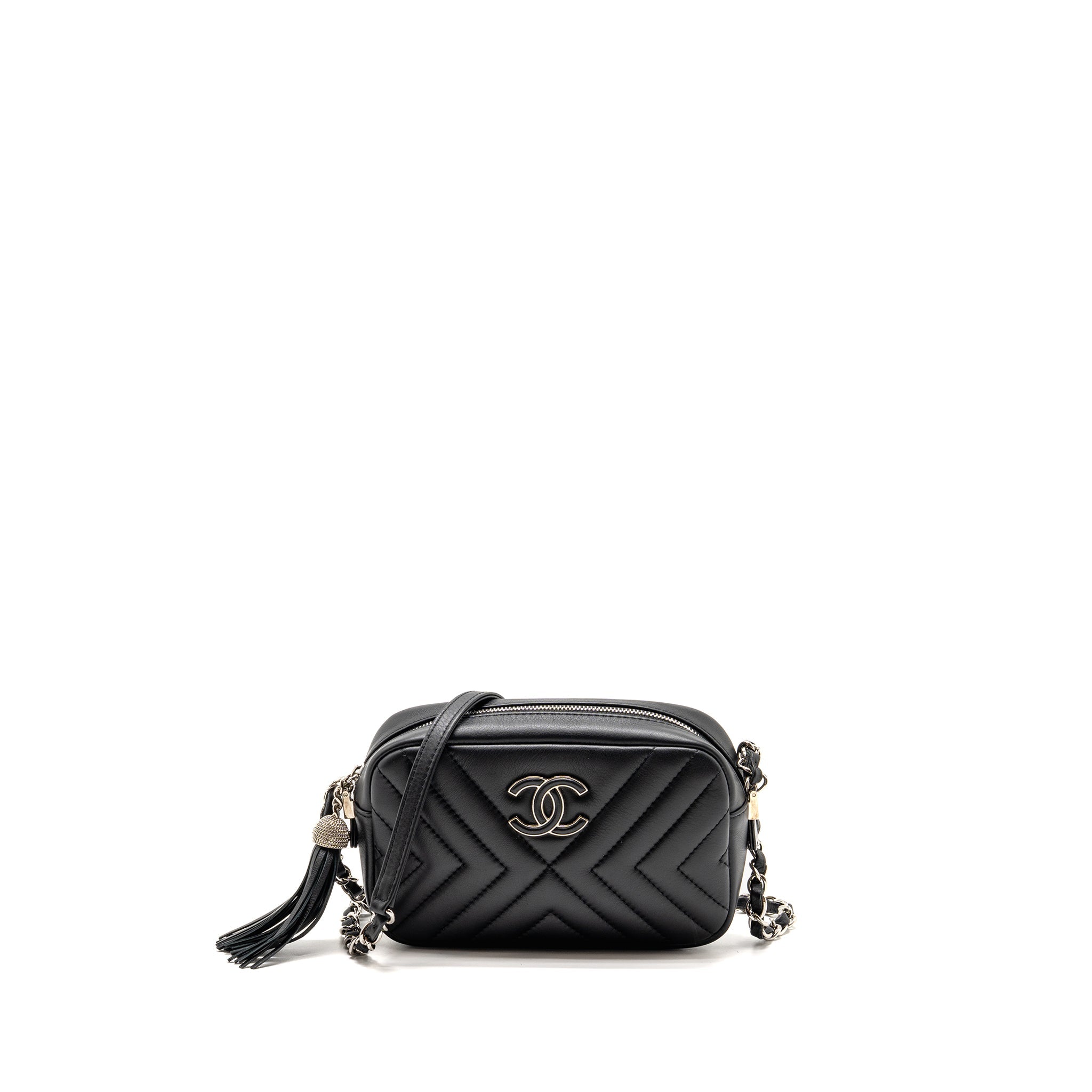chanel-diagonal-chevron-camera-bag-with-detailed-tassel-calfskin-black-shw