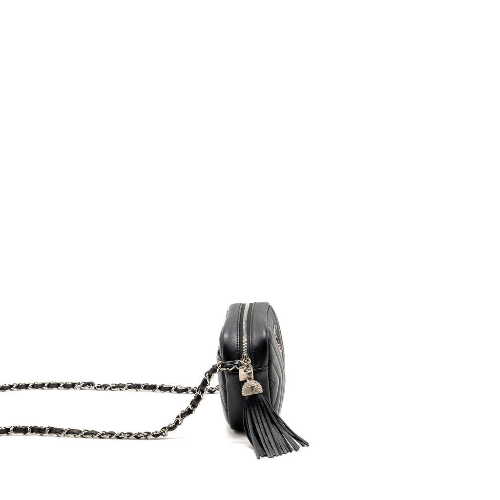 chanel-diagonal-chevron-camera-bag-with-detailed-tassel-calfskin-black-shw