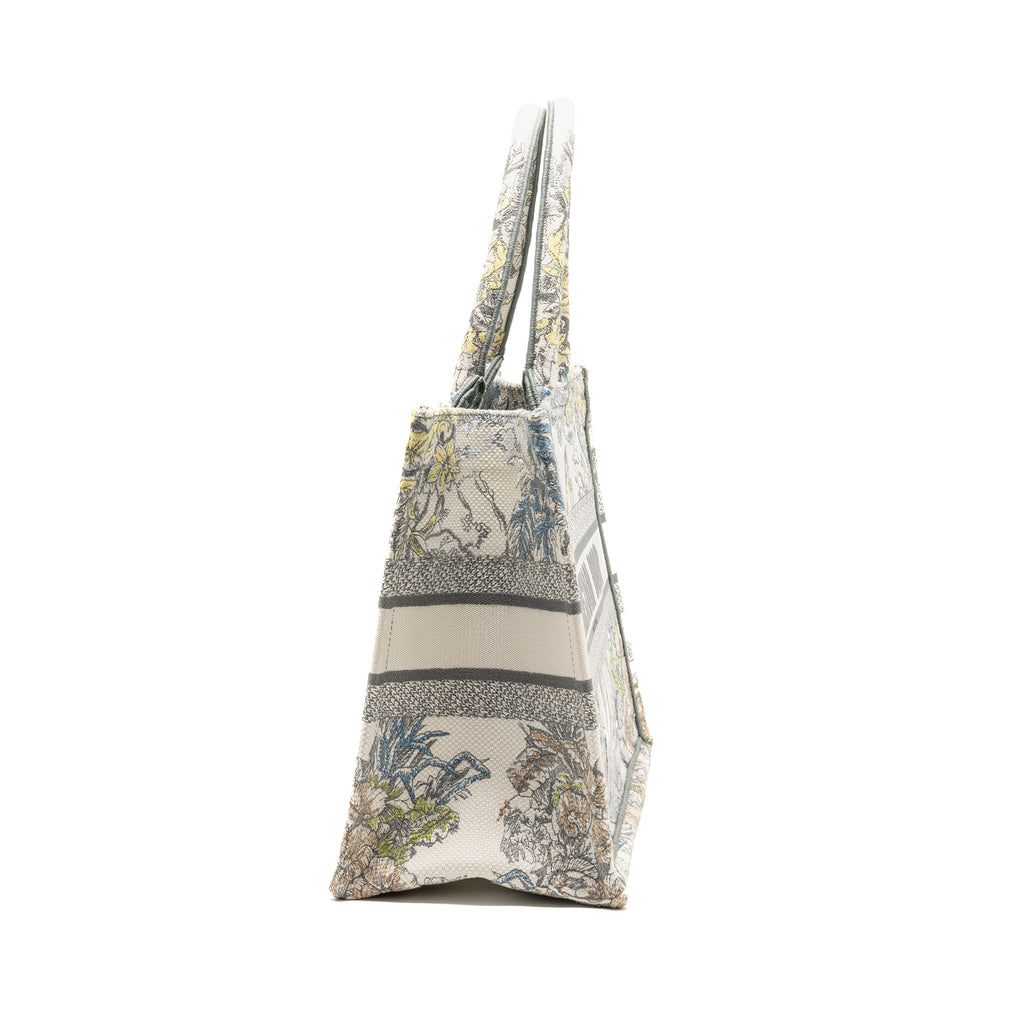 dior-medium-book-tote-reve-dinfini-embroidery-canvas-multicolour