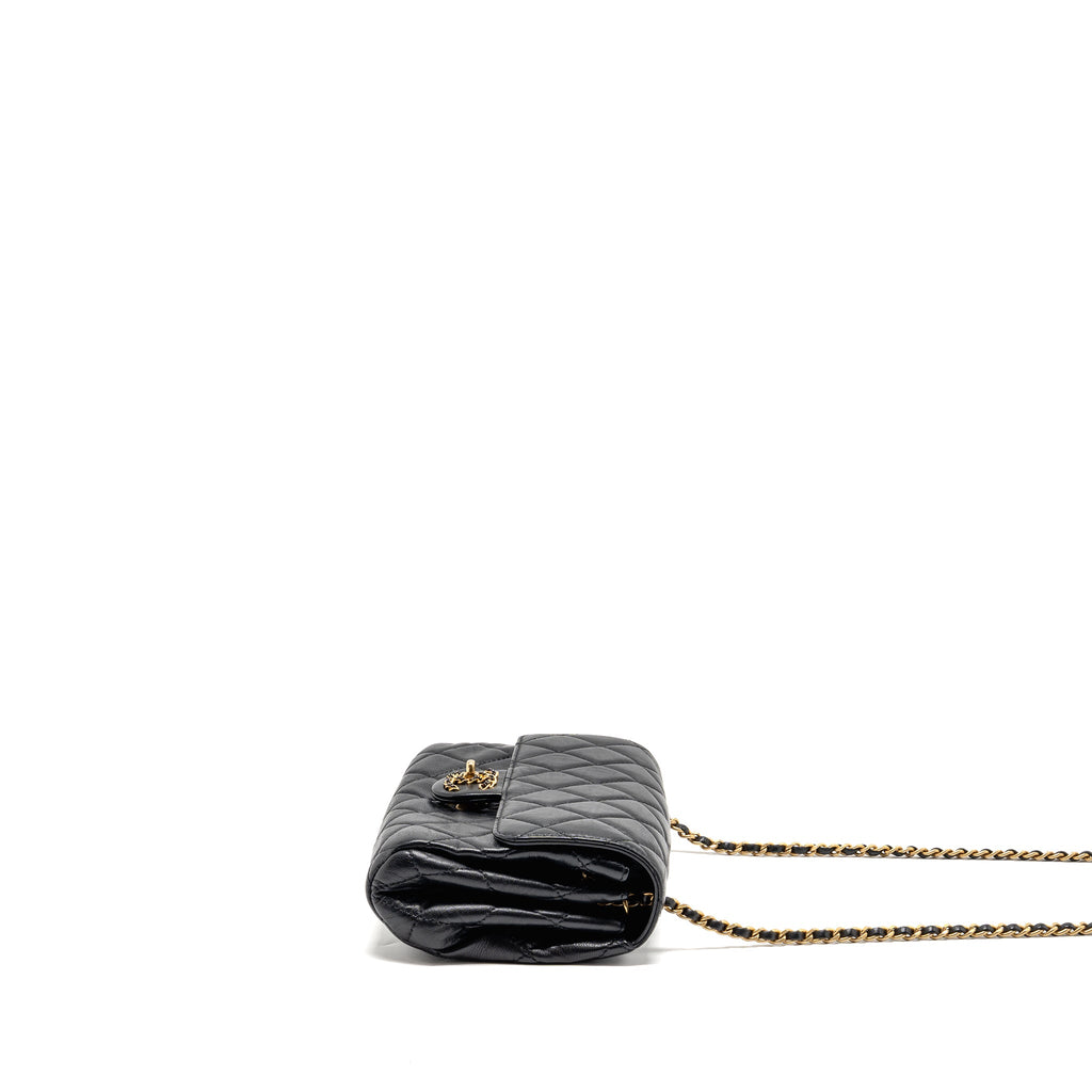 chanel-22c-quilted-flap-bag-lambskin-black-ghwmicrochip