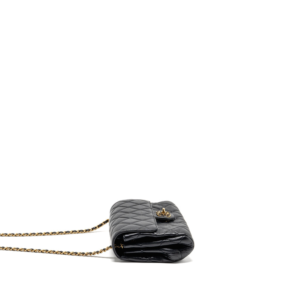 chanel-22c-quilted-flap-bag-lambskin-black-ghwmicrochip