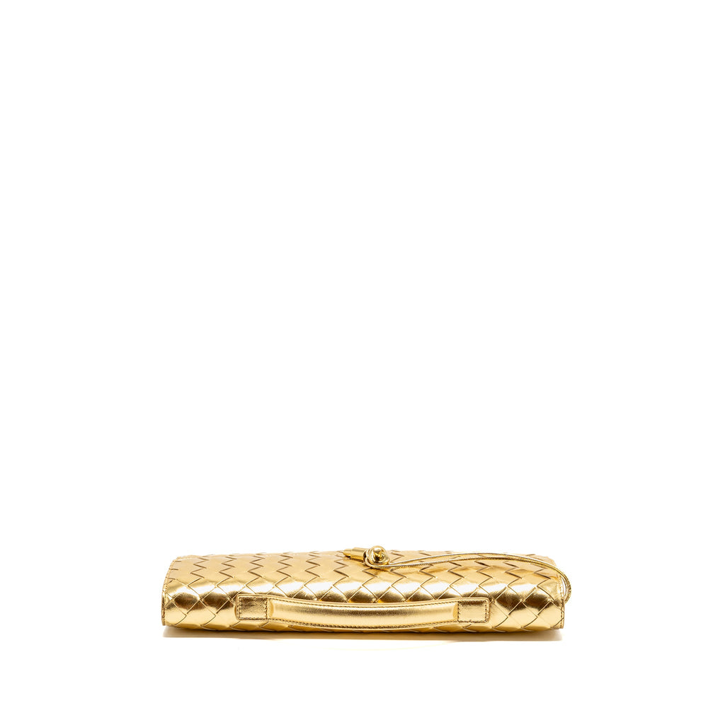 bottega-veneta-andiamo-clutch-foggy-mirror-effect-intrecciato-leather-gold-ghw