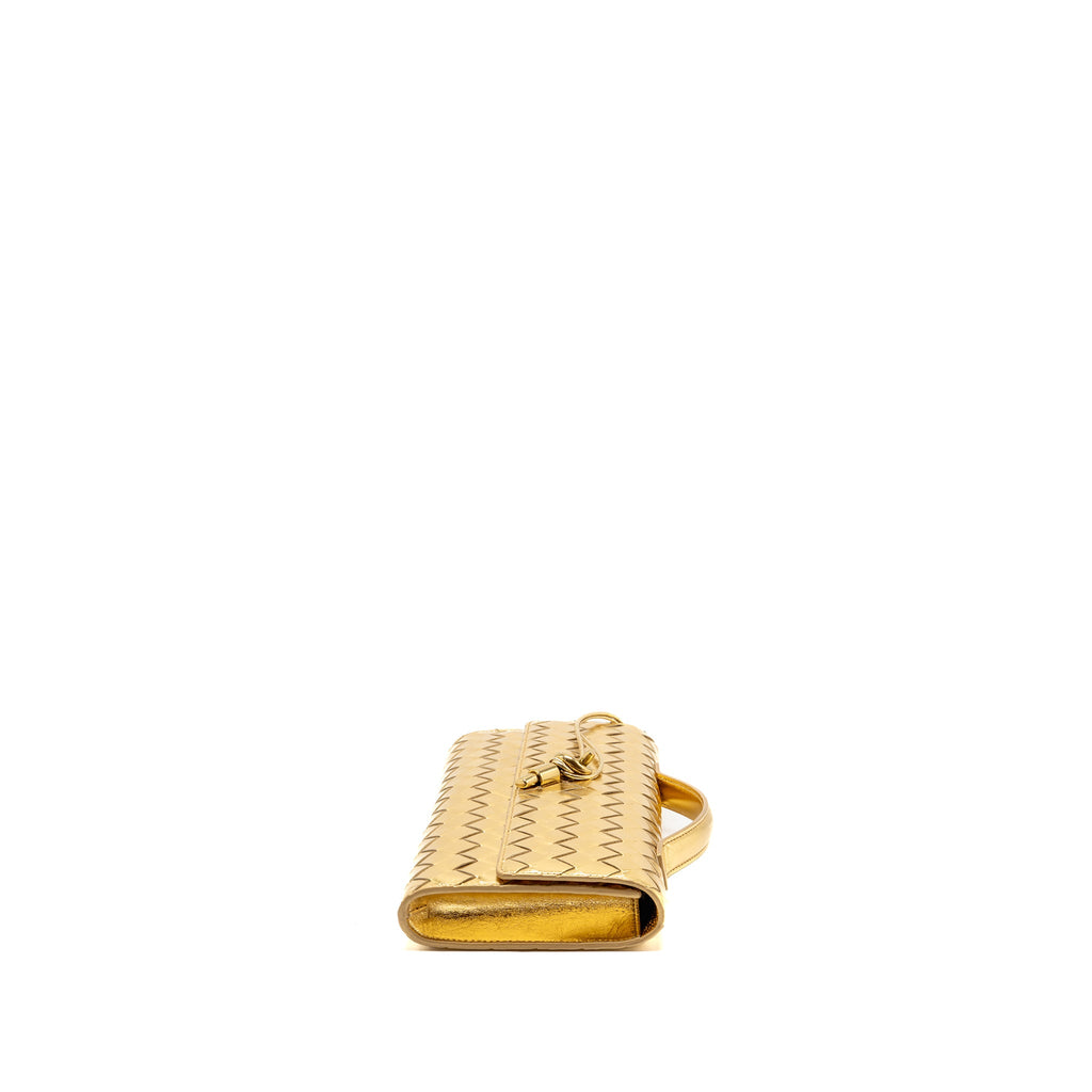 bottega-veneta-andiamo-clutch-foggy-mirror-effect-intrecciato-leather-gold-ghw
