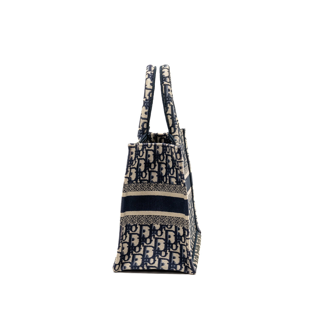 dior-small-book-tote-blue-ecru-dior-oblique-embroidry-copy