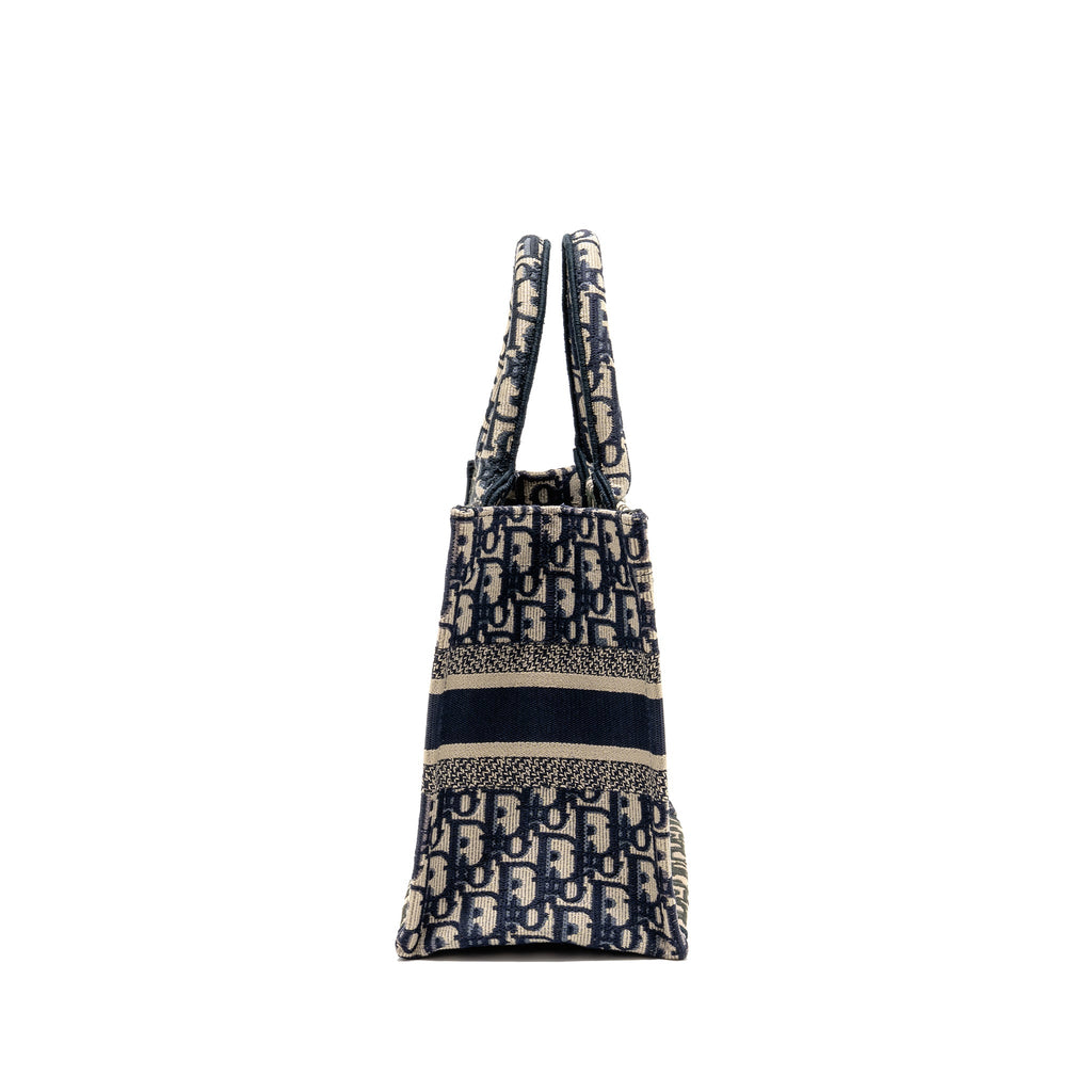dior-small-book-tote-blue-ecru-dior-oblique-embroidry-copy