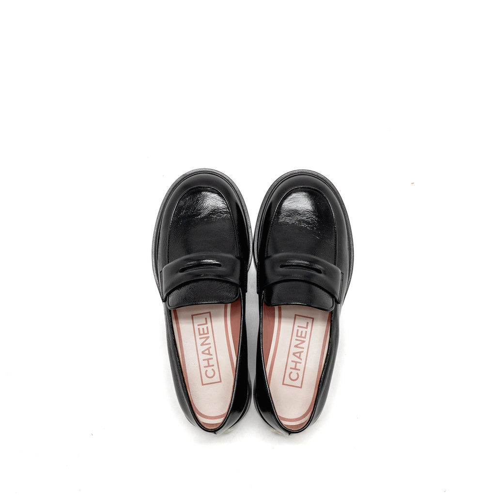 chanel-24a-size-35-cc-logo-loafer-moccasins-shiny-calfskin-black