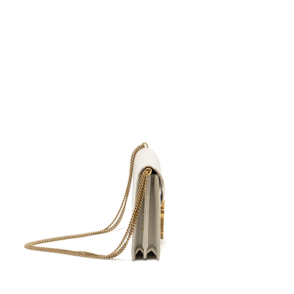 saint-laurent-ysl-cassandra-chain-wallet-grained-calfskin-creamy-white-ghw