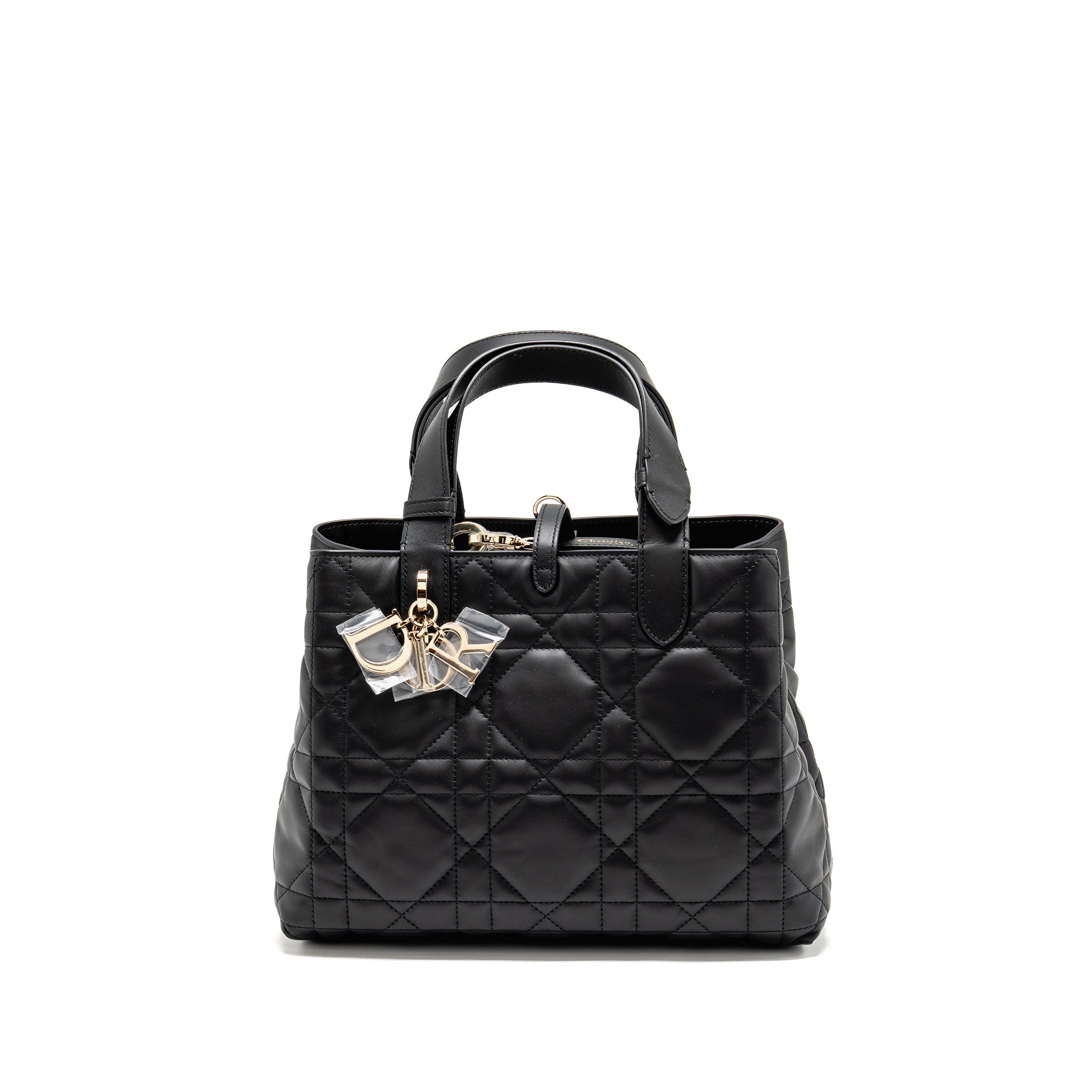 dior-medium-dior-toujours-tote-bag-macrocannage-calfskin-black-lghw-copy-2
