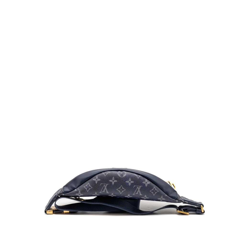 louis-vuitton-discovery-bumbag-pm-monogram-navy-multicolour-ghw