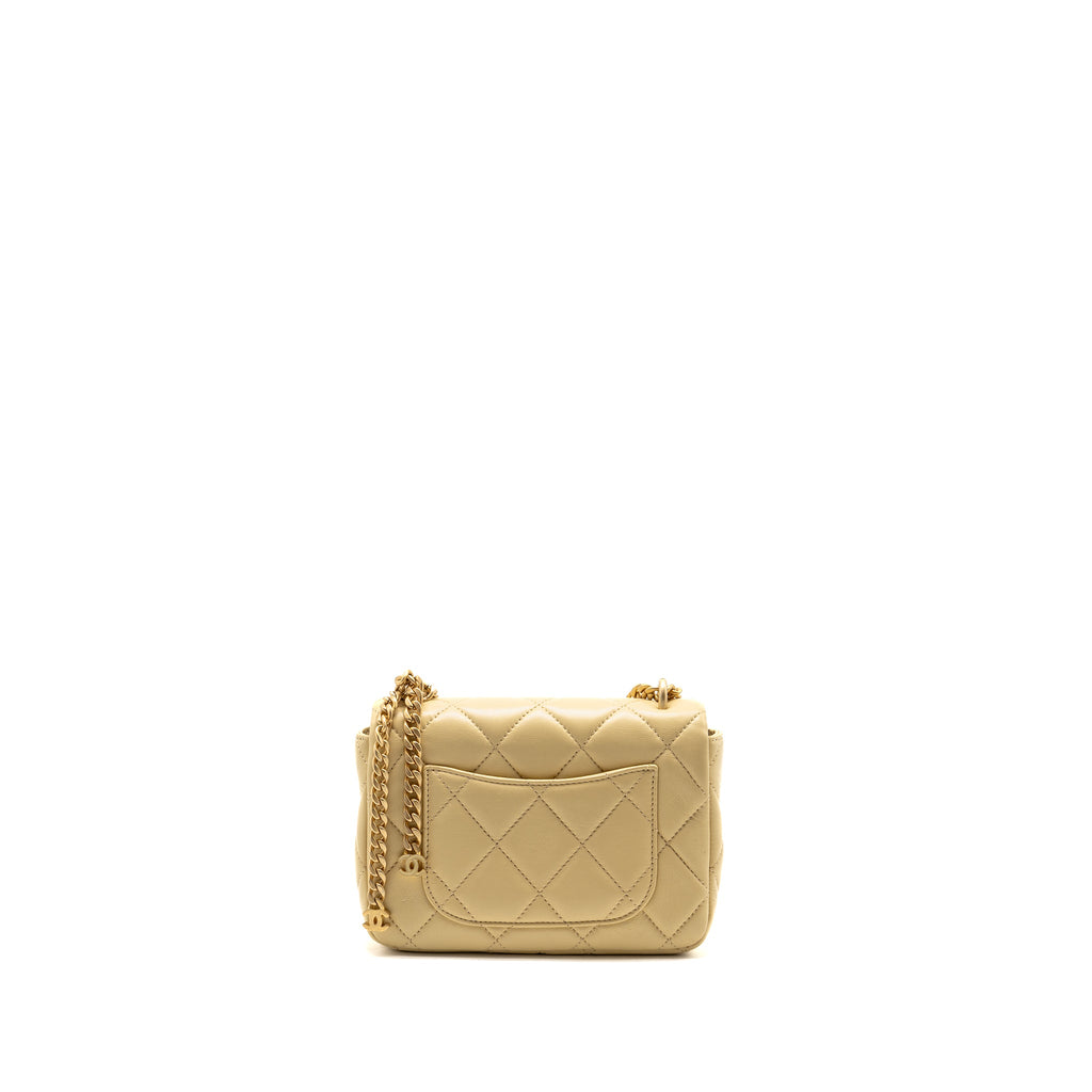 chanel-yellow