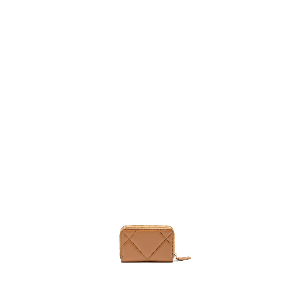 chanel-19-zip-card-holder-lambskin-beige-ghw-microchip