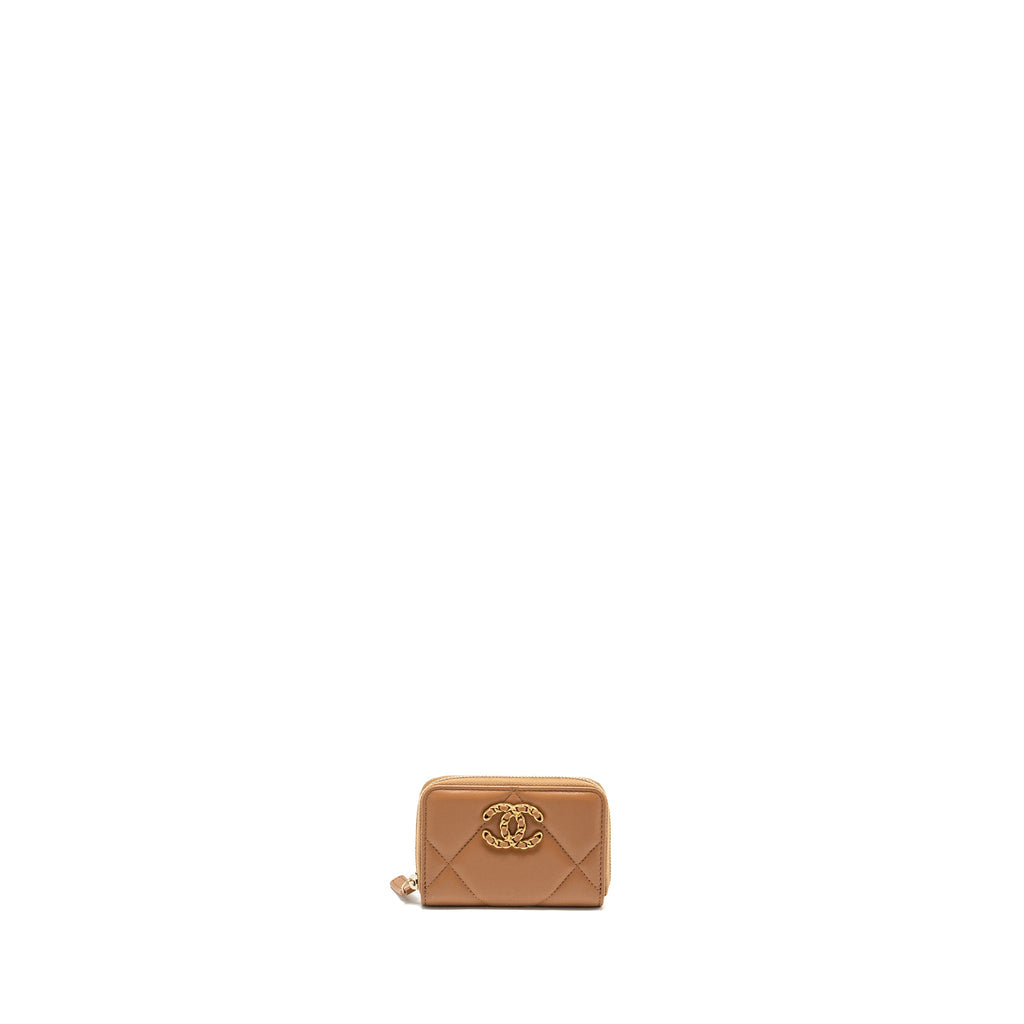 chanel-19-zip-card-holder-lambskin-beige-ghw-microchip
