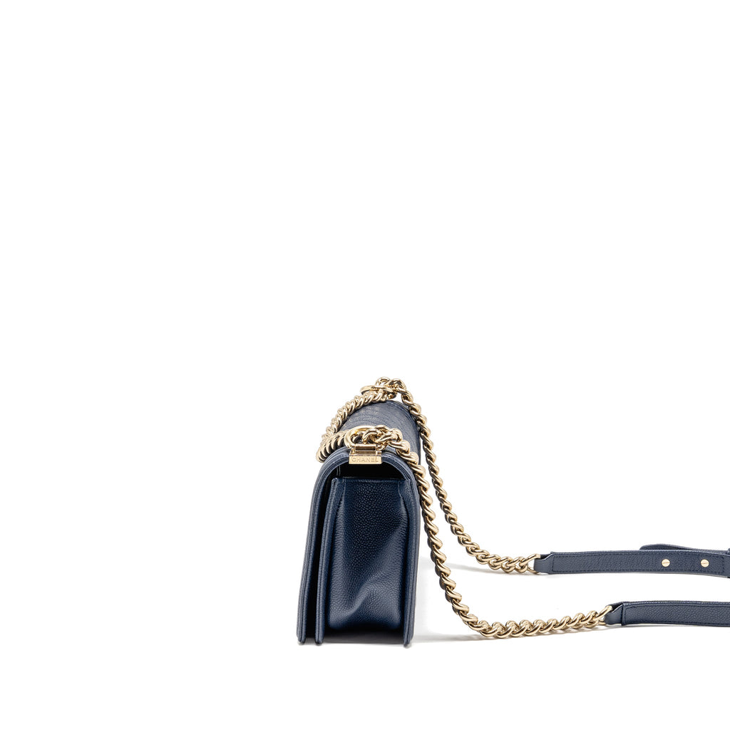 chanel-medium-boy-bag-caviar-navy-lghw
