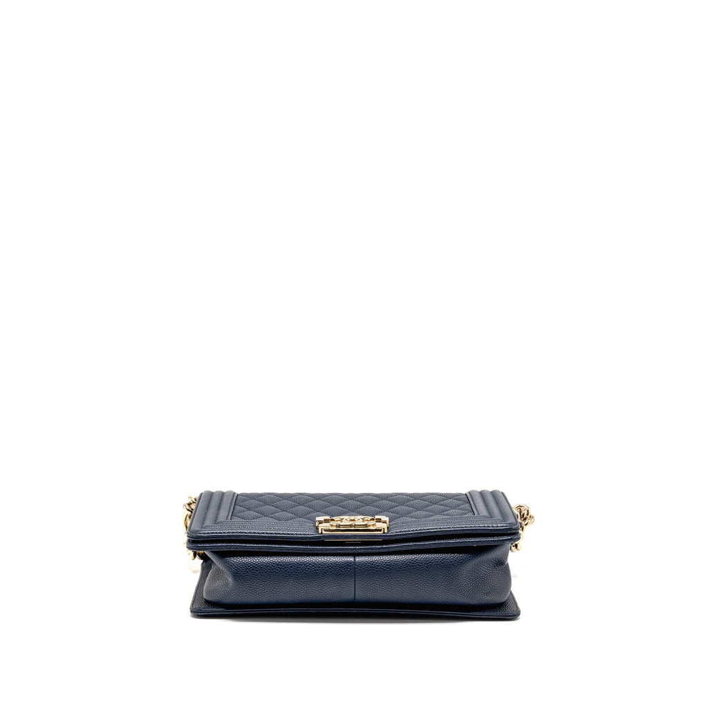 chanel-medium-boy-bag-caviar-navy-lghw