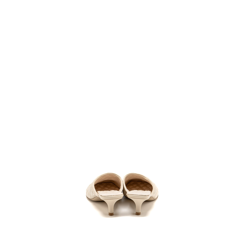 burberry-size-37-embroidered-quilted-slip-on-mules-leather-light-beige-copy