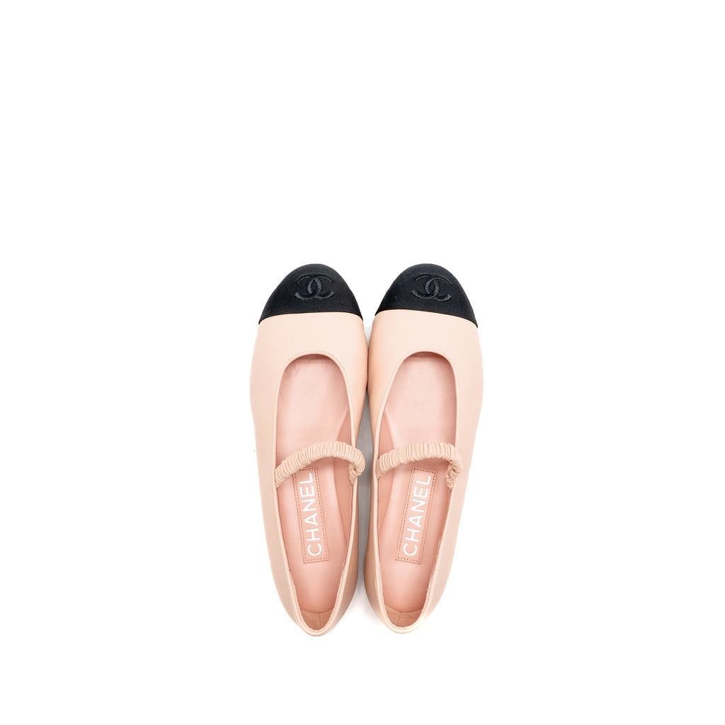 chanel-size-36-24c-mary-janes-ballet-flats-lambskin-light-pink-black-and-logo-leg-warmers-cotton-light-pink-sell-in-a-set