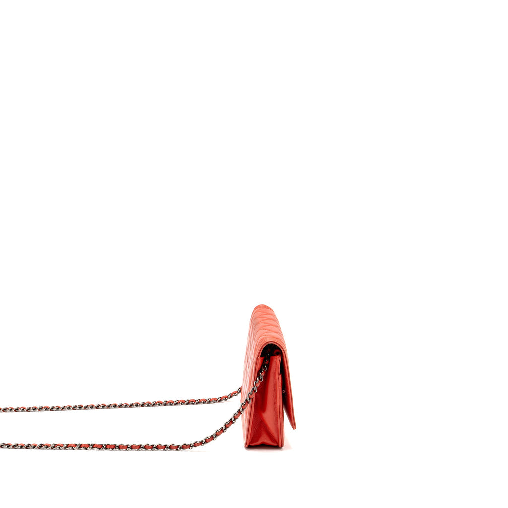 chanel-boy-wallet-on-chain-lambskin-red-ruthenium-silver-hardware