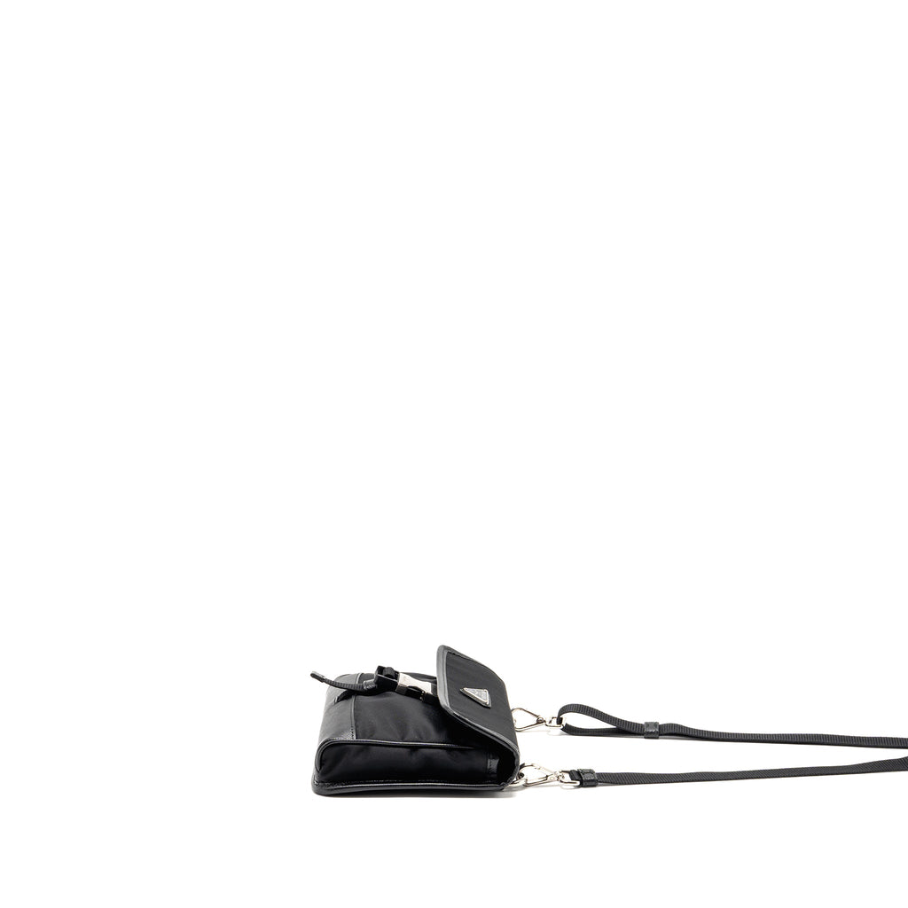prada-trimmed-saffiano-phone-case-re-nylon-black-shw