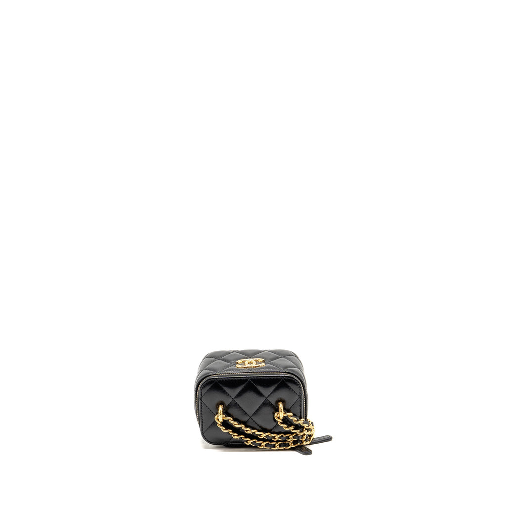 chanel-detail-cc-logo-mini-vanity-case-with-chain-lambskin-black-ghwmicrochip