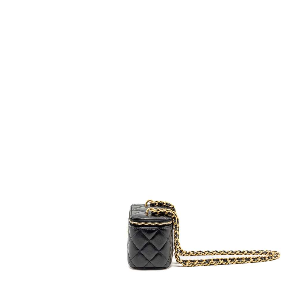 chanel-detail-cc-logo-mini-vanity-case-with-chain-lambskin-black-ghwmicrochip