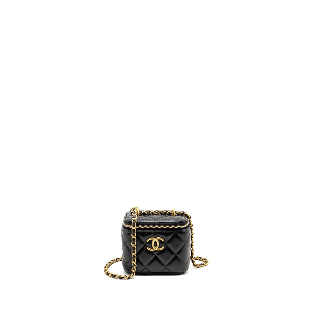 chanel-detail-cc-logo-mini-vanity-case-with-chain-lambskin-black-ghwmicrochip