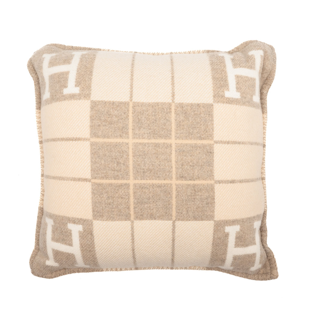 hermes-avalon-â²-pillow-small-model-coco-camomille