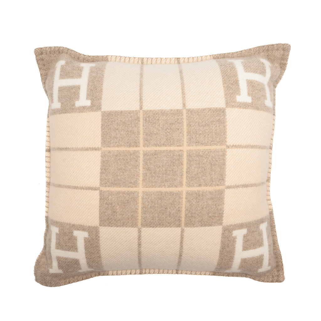 hermes-avalon-â²-pillow-small-model-coco-camomille
