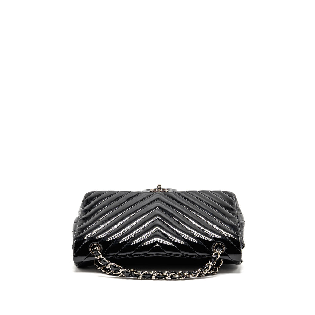 chanel-chevron-jumbo-single-flap-bag-patent-black-shw