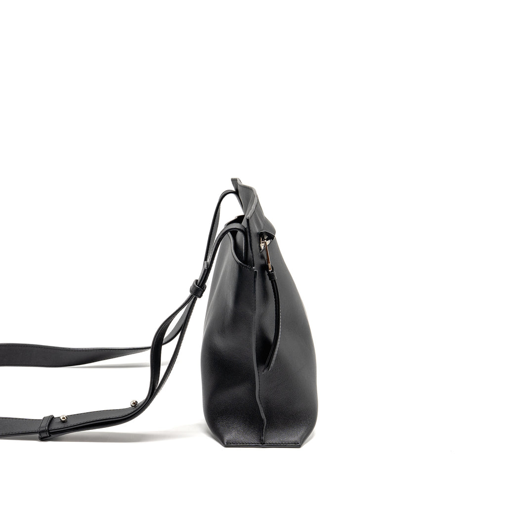 loewe-crossbody-men-s-messanger-bag-leather-black-shw