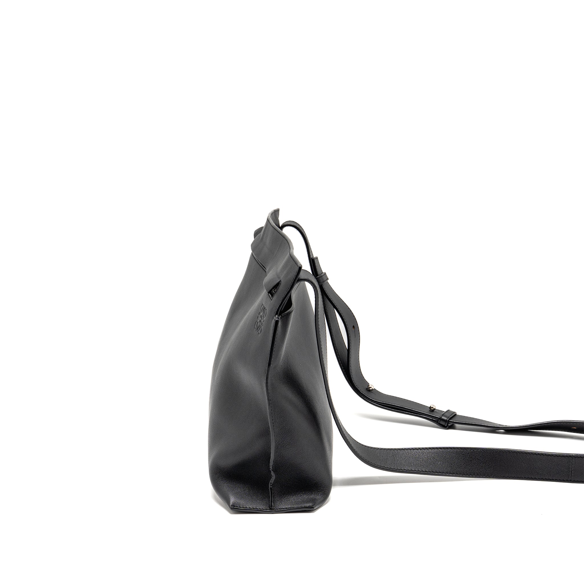 loewe-crossbody-men-s-messanger-bag-leather-black-shw