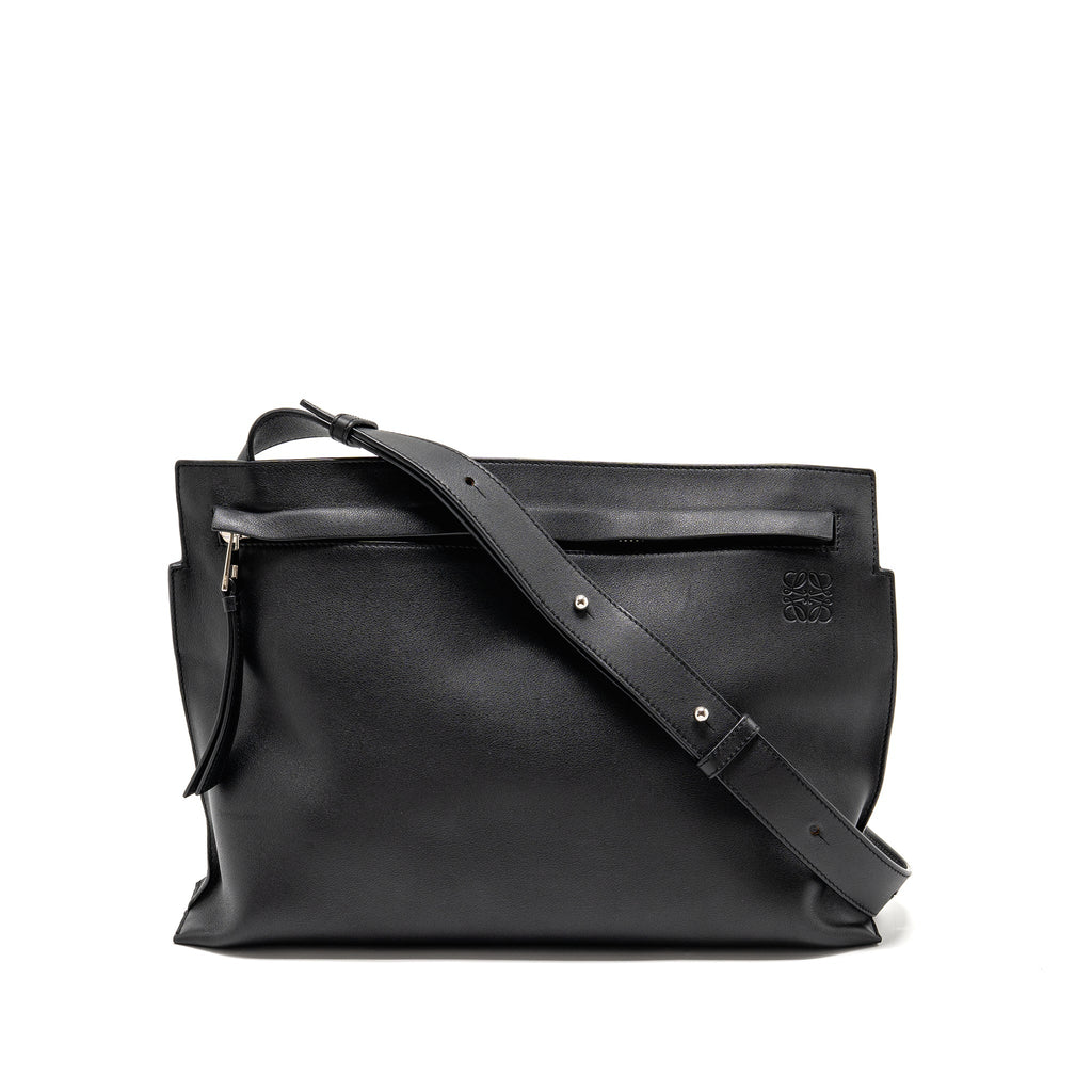 loewe-crossbody-men-s-messanger-bag-leather-black-shw
