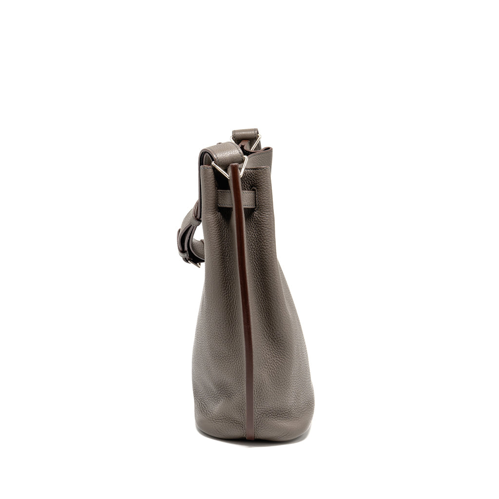 hermes-so-kelly-22-clemence-gris-etain-shw-stamp-square-o