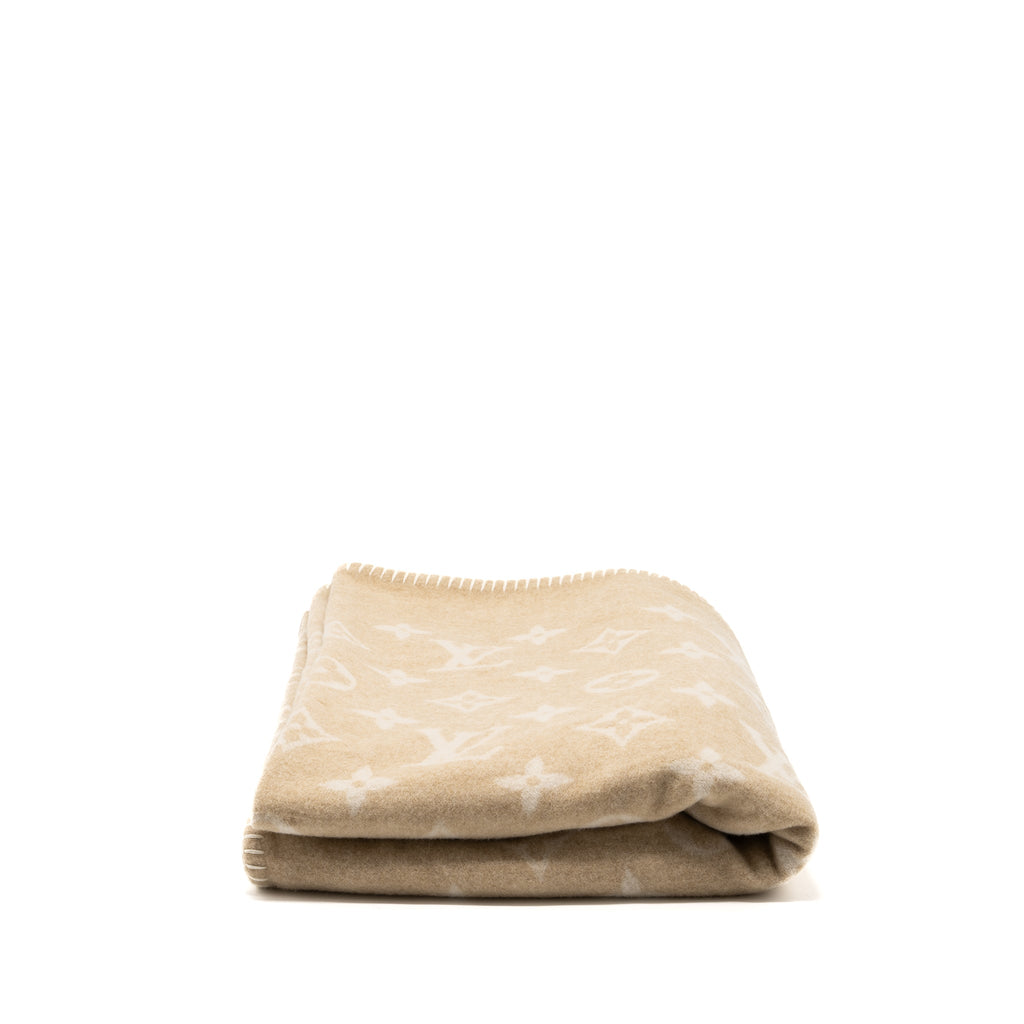 louis-vuitton-giant-monogram-blanket-wool-cashmere-beige