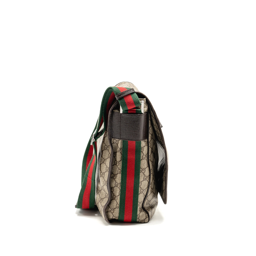 gucci-large-flap-messenger-bag-gg-supreme-canvas-shw