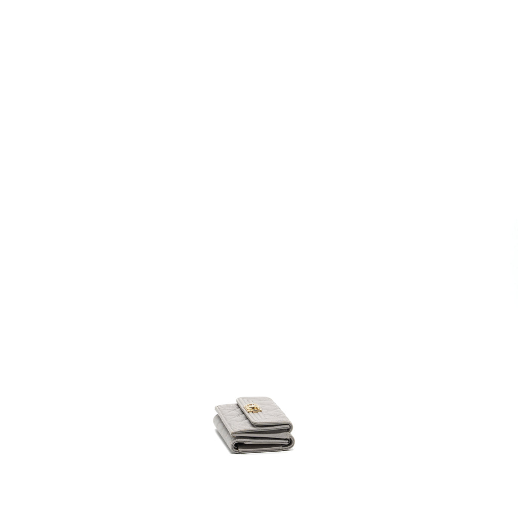 chanel-compact-wallet-caviar-light-grey-lghw