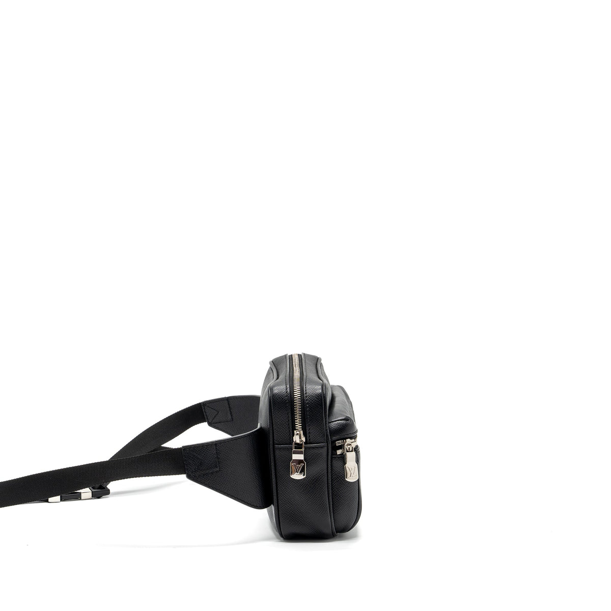 louis-vuitton-taiga-bum-bag-outdoor-leather-black-shw