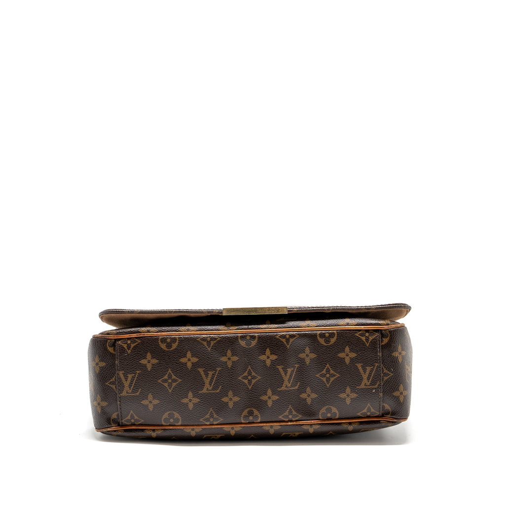 louis-vuitton-men-s-messenger-bag-monogram-ghw