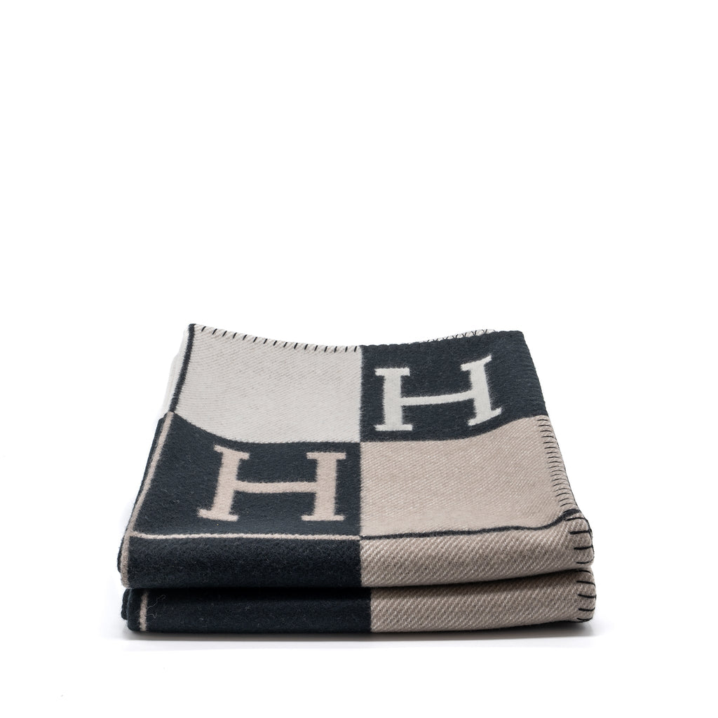 hermes-avalon-throw-blanket-ecru-noir-1