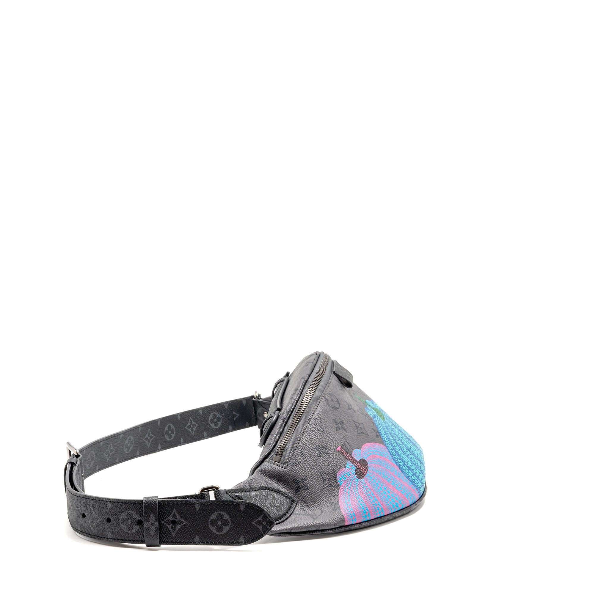 louis-vuitton-x-yayoi-kusama-reverse-monogram-eclipse-maxi-bumbag-canvas-grey-multicolour-dark-silver-hardware-copy-1