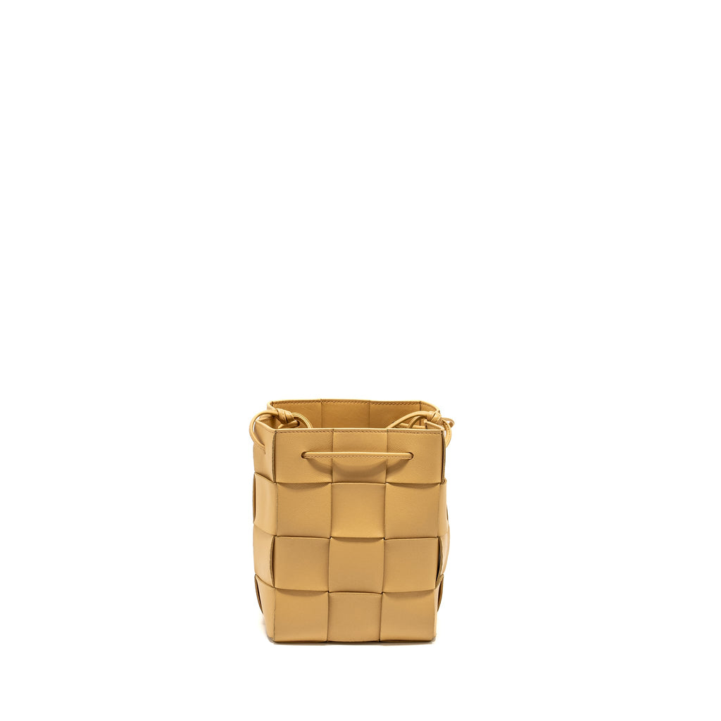 bottega-veneta-small-cassette-cross-body-bucket-bag-lambskin-porridge-copy-1