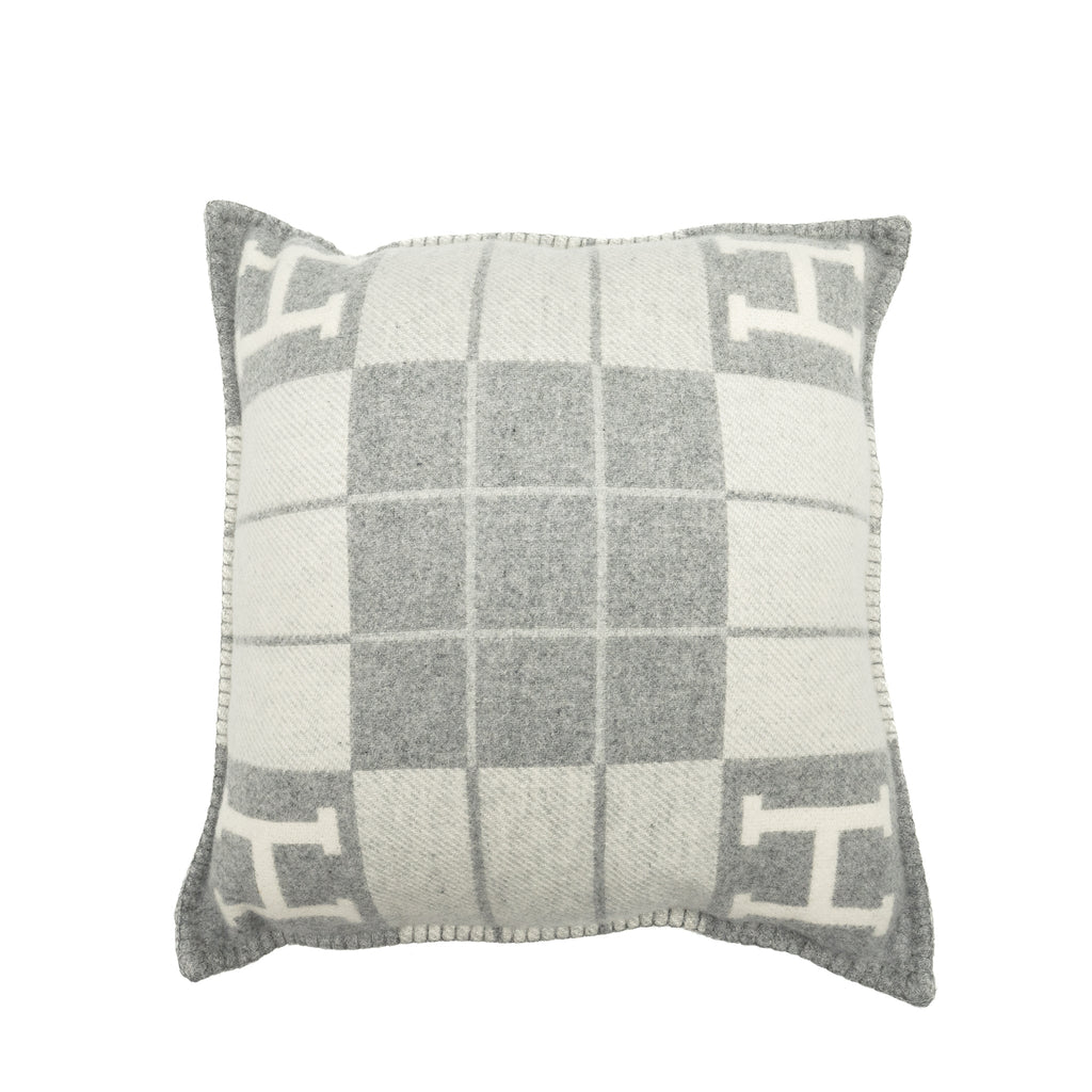 hermes-avalon-iii-pillow-ecru-gris-clair