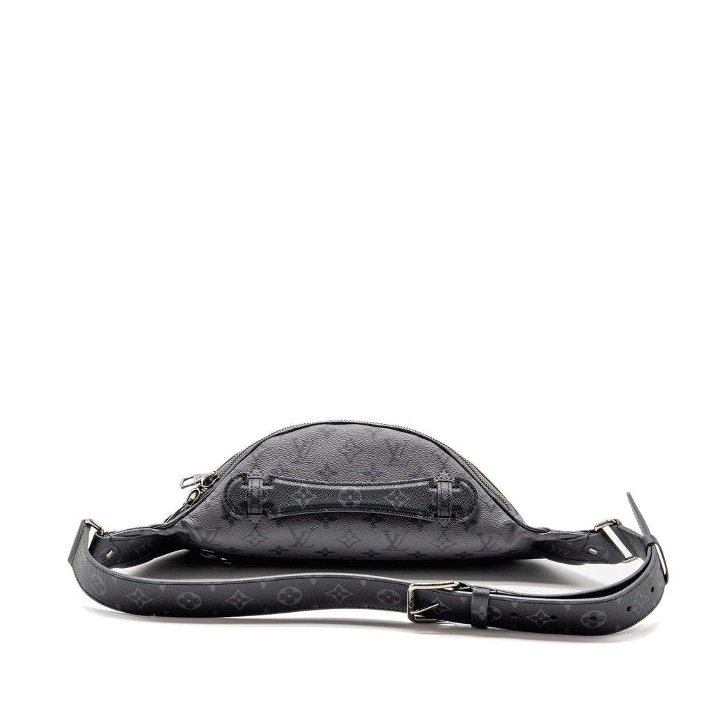 louis-vuitton-x-yayoi-kusama-reverse-monogram-eclipse-maxi-bumbag-canvas-grey-multicolour-dark-silver-hardware-copy-1