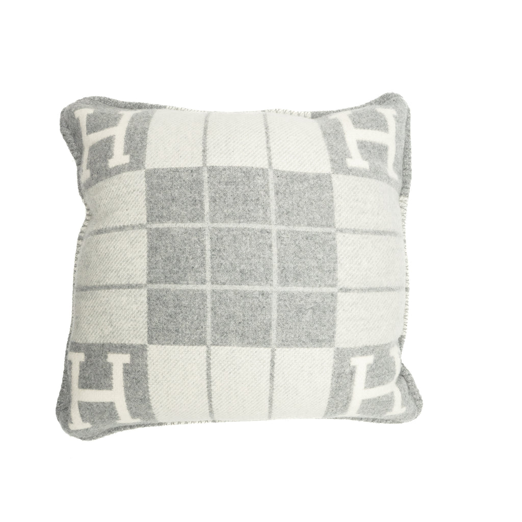 hermes-avalon-iii-pillow-ecru-gris-clair-1