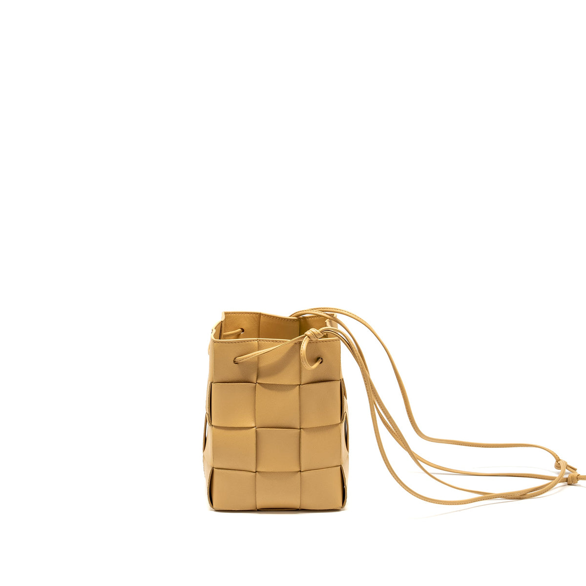 bottega-veneta-small-cassette-cross-body-bucket-bag-lambskin-porridge-copy-1