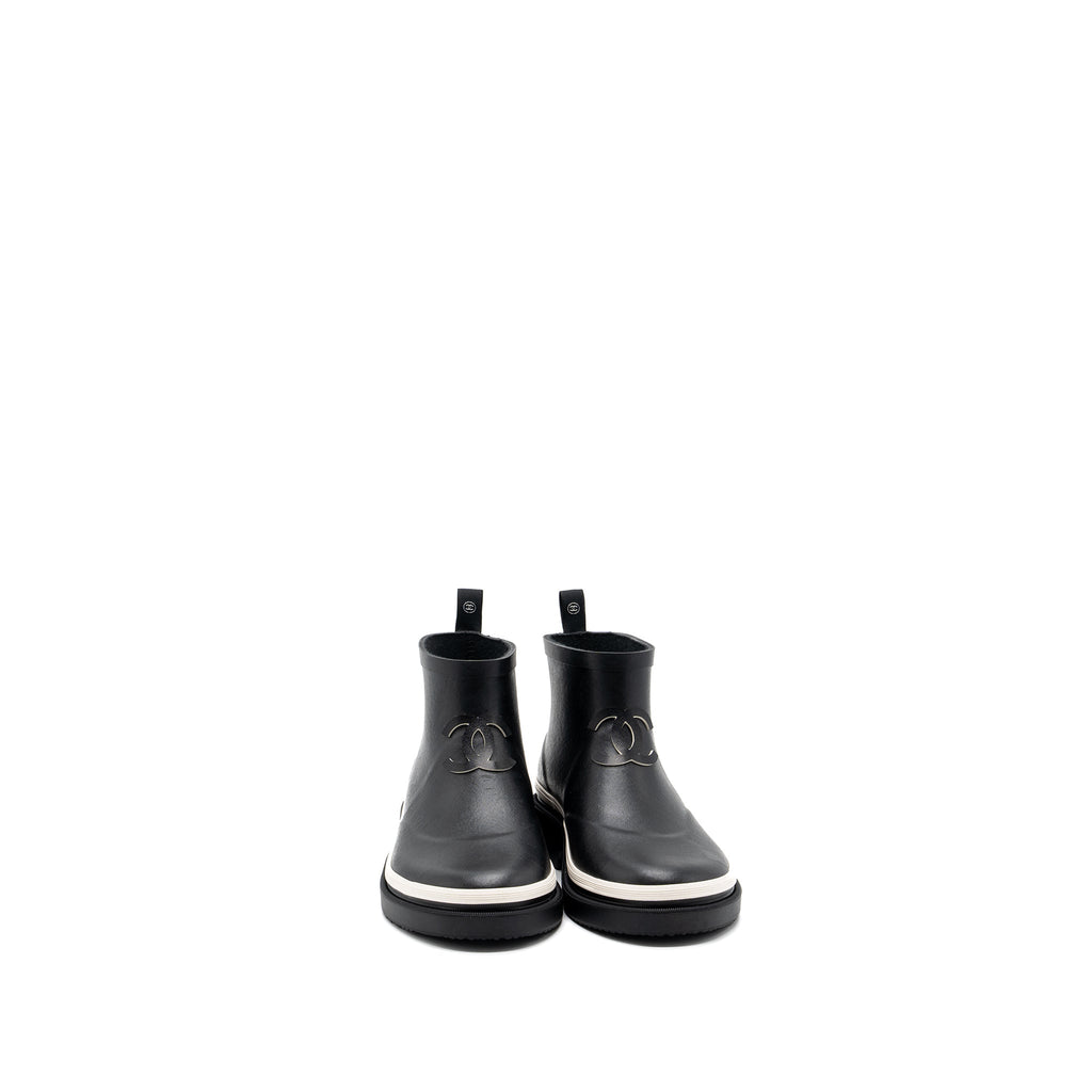 chanel-size-38-rubber-ankle-boots-black-white