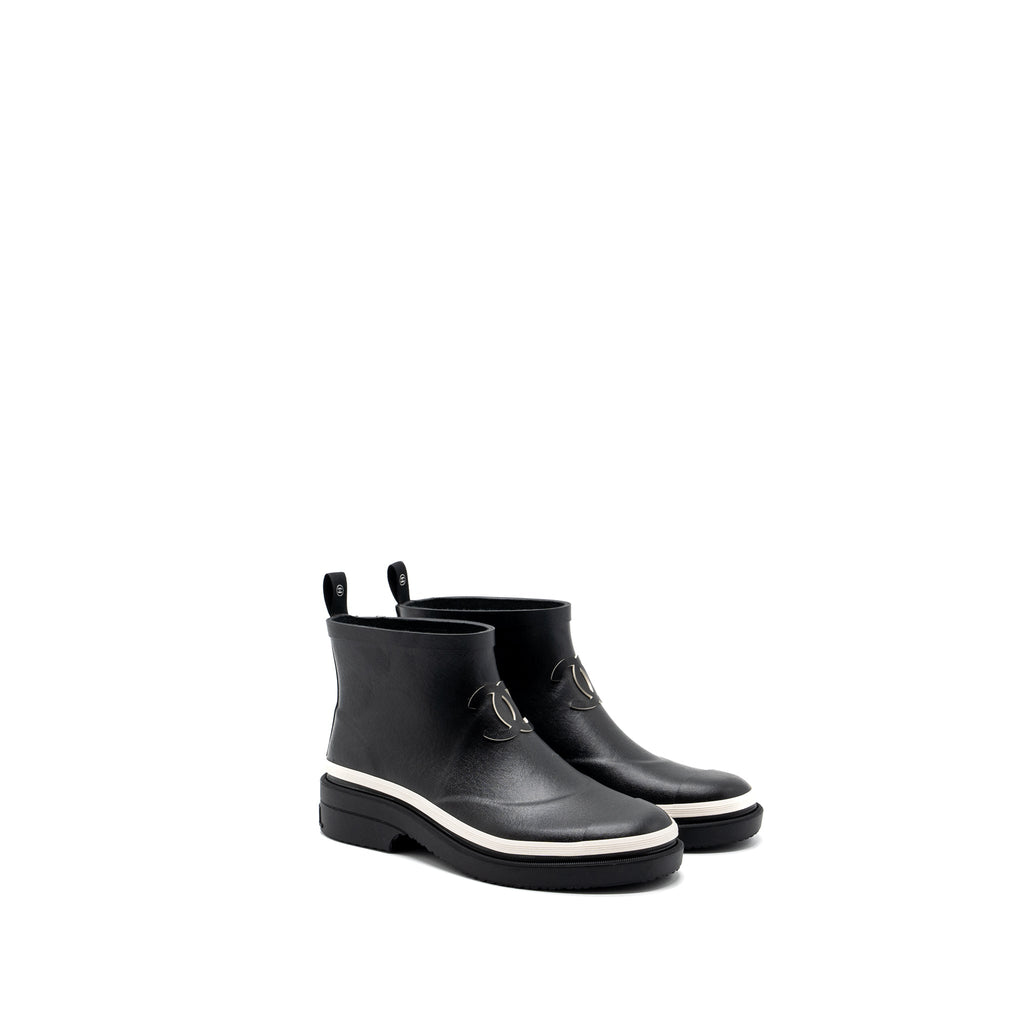 chanel-size-38-rubber-ankle-boots-black-white