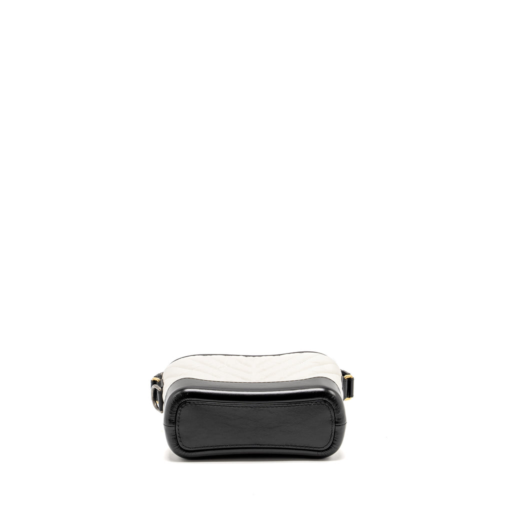 chanel-small-chevron-gabrielle-hobo-bag-calfskin-white-black-multicolour-hardware-copy