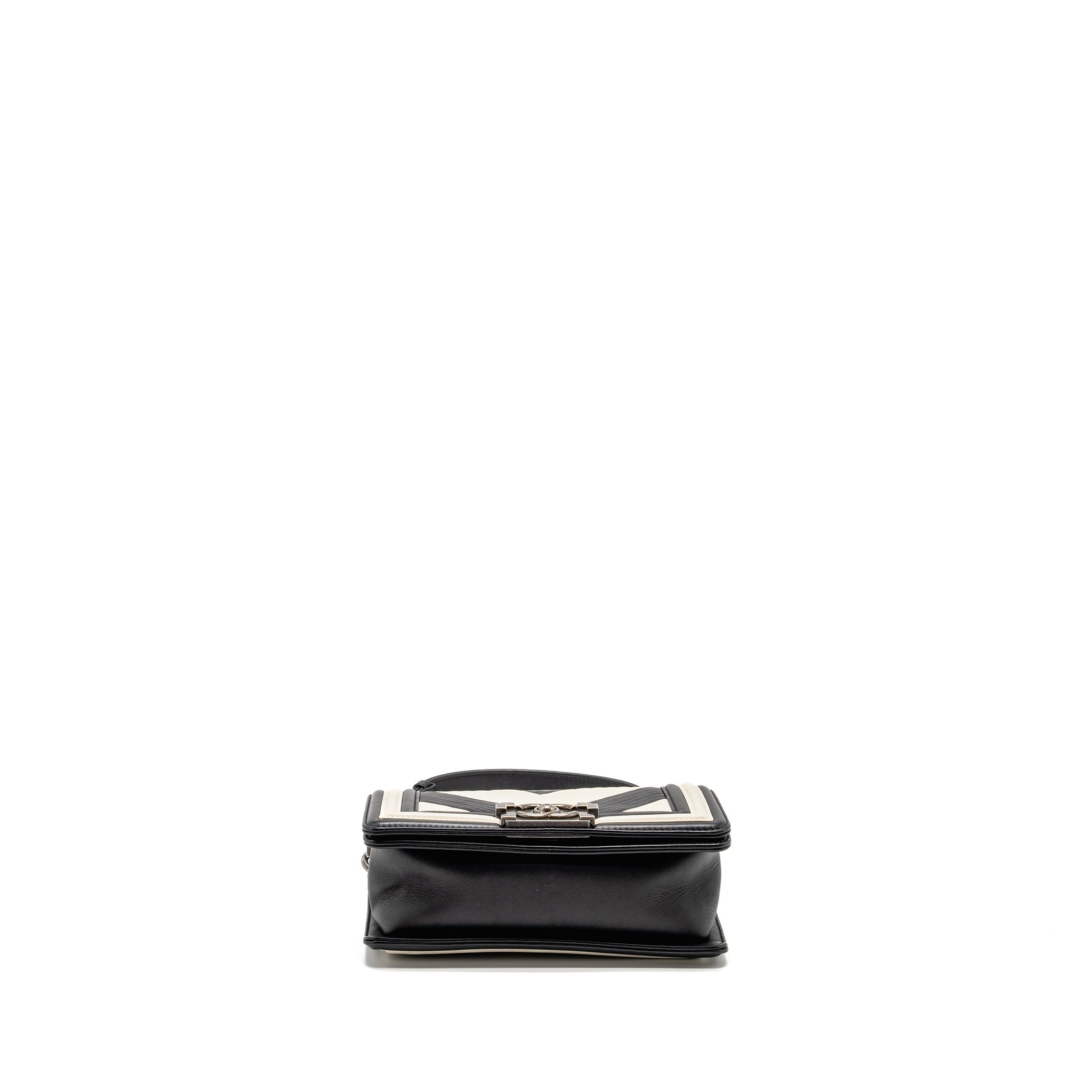 chanel-small-boy-bag-chevron-lambskin-white-black-shw