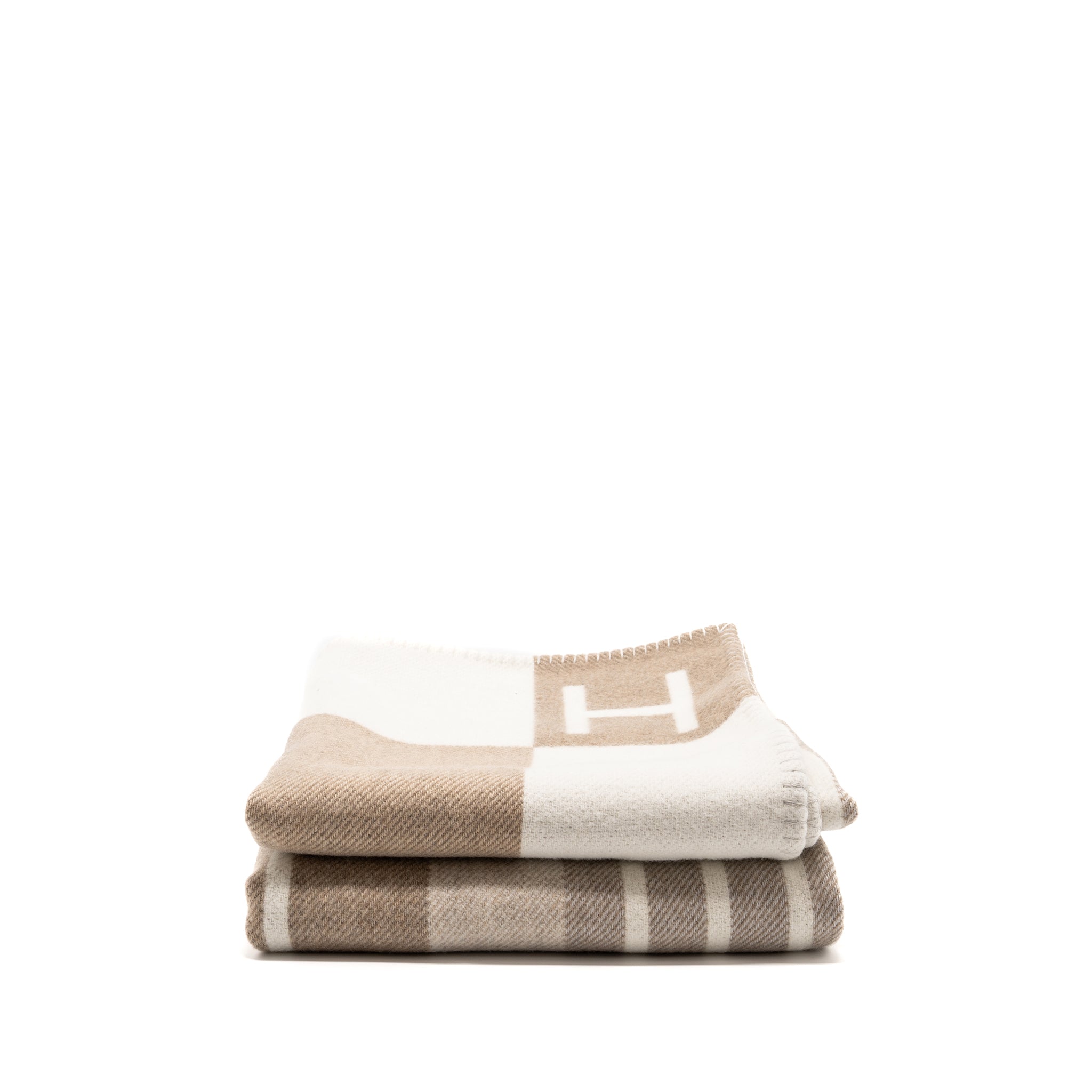 hermes-avalon-thrown-blanket-ecru-natural
