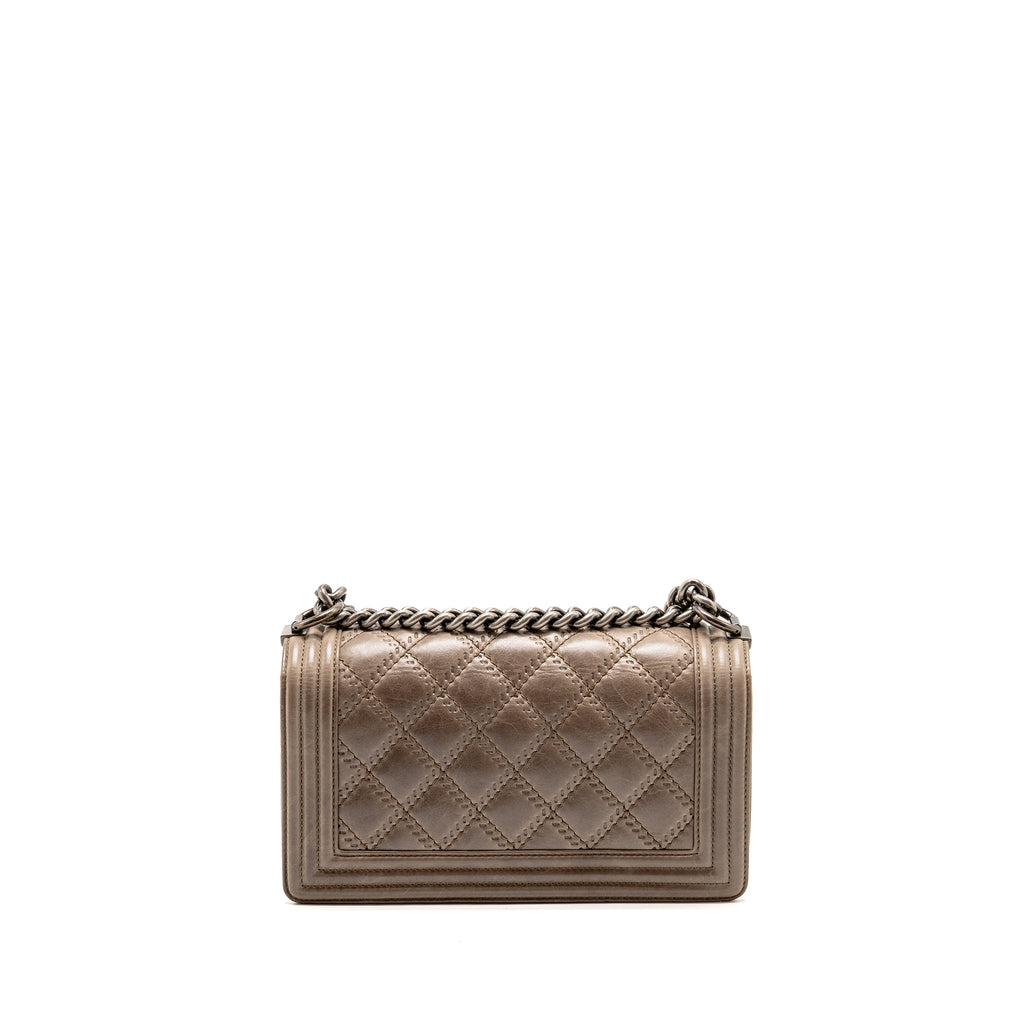 chanel-medium-boy-bag-quilted-calfskin-grey-ruthenium-hardware